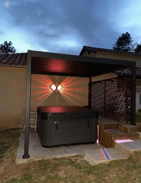 Gîte des Combes Blanches avec piscine et jacuzzi Frayssinet-le-Gélat Extérieur photo