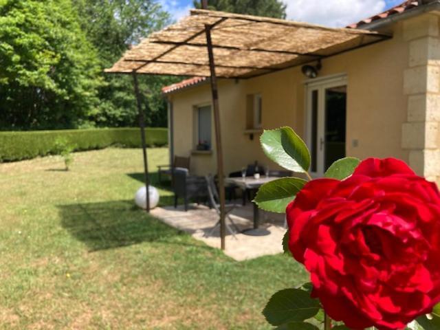 Gîte des Combes Blanches avec piscine et jacuzzi Frayssinet-le-Gélat Extérieur photo